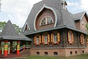 Дом Берендея - основная площадка сказочного фестиваля // www.tourismpereslavl.ru