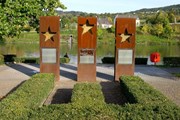 Памятник в деревне Шенген в честь подписания соглашения // europevideoproductions.com