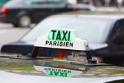 Парижские таксисты выступают против сервиса Uber. // andersphoto, shutterstock 