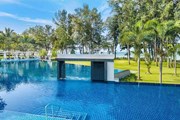 Один из бассейнов отеля Dusit Thani Krabi Beach Resort // dusitthanikrabi.com