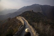 Великая Китайская стена - основная достопримечательность Китая // Kevin Frayer, GettyImages
