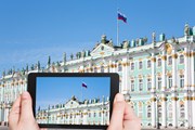 Россияне все чаще проводят отпуск в турпоездке, а не сидят дома или на даче. // vvoe