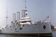 Крейсер "Аврора" - популярная достопримечательность Санкт-Петербурга.