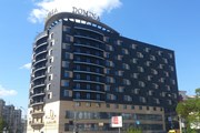 Отель Domina Novosibirsk  находится в центре города.