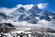 Горы Тибета // Zzvet, shutterstock.com