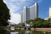 Four Points Riverview Hotel Singapore стоит на берегу реки. // starwoodhotels.com