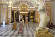 Посетители центральных музеев Петербурга могут ловить покемонов среди экспонатов. // hellopiter.ru