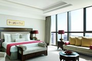Номер в Bab Al Qasr Hotel // millenniumhotels.com