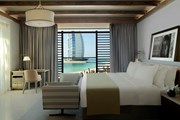 Из окон отеля открывается вид на символ Дубая. // jumeirah.com