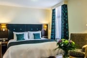 Номер в отеле Holiday Inn London - Kensington  // ihg.com