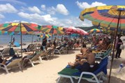 10% пляжей Пхукета будут оборудованы шезлонгами. // Kritsada Mueanhawong, phuketgazette.net