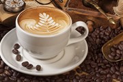 Чашка кофе подорожает, в среднем, на 10-20 центов. // hercampus.com