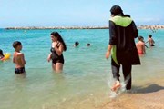Неженатых мужчин не пустят на пляжи. // Gulf News
