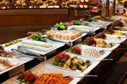 Рестораны с бесконечной едой порождают много соблазнов. // travelzoo.com