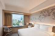 Номер в отеле Hilton Garden Inn Singapore Serangoon  // hilton.com