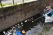 "Пластиковая рыбалка" на каналах Амстердама // ozeankind.de