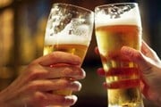В барах Праги - самое дешевое пиво. // T3.com