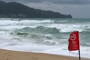 Волны на пляже Пхукета // Phuket Gazette