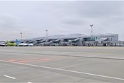 Пустующие международные телетрапы (ближние 4) в аэропорту Ростова при нехватке внутренних (дальние) // Юрий Плохотниченко