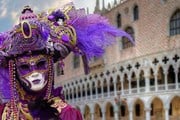 Сотни тысяч туристов приезжают в Венецию на карнавал. // veniceevents.com
