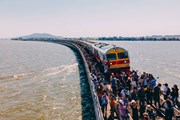 В Таиланде начали продажу билетов на «плавучий поезд» // www.railway.co.th