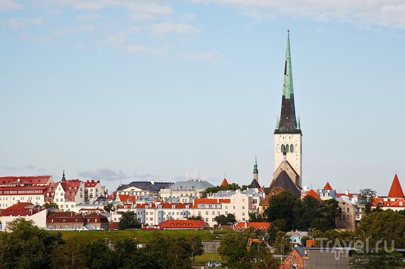 үлкен кеудесі бар әйелдер Шұңқыр жыныс мүшесін орап алады